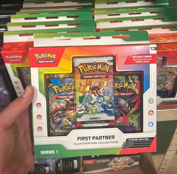 Pokemon fist partner series 1 collectie box, Ophalen of Verzenden, Zo goed als nieuw, Boosterbox