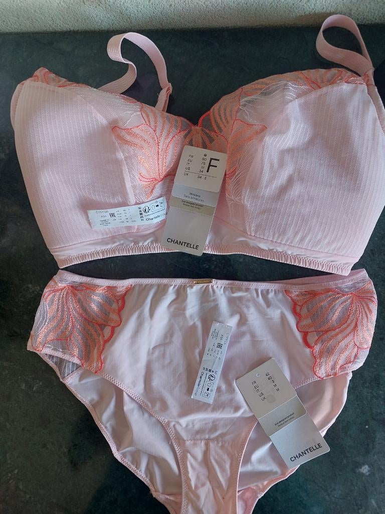 Chantelle Lingerie Set 75F/40 Roze met Koraalrood Kant, Chantelle, Ophalen of Verzenden, Roze, Setje