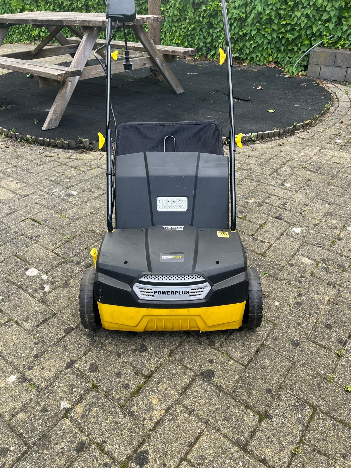Powerplus elektrische verticuteermachine/gazonbeluchter, Tuin en Terras, Grasmaaiers, Ophalen, Cirkelmaaier, Gebruikt, Elektrische grasmaaier