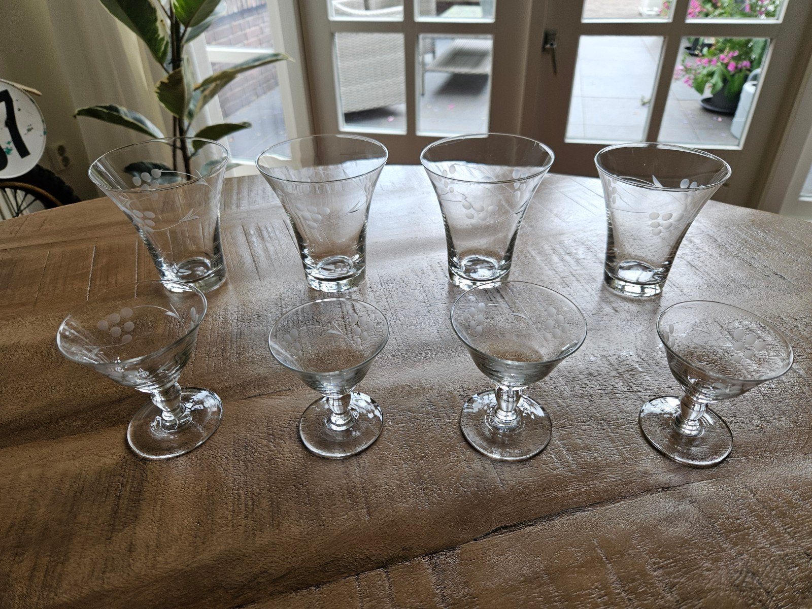 Set van 8 Antieke Glazen met Druivenmotief, Ophalen of Verzenden