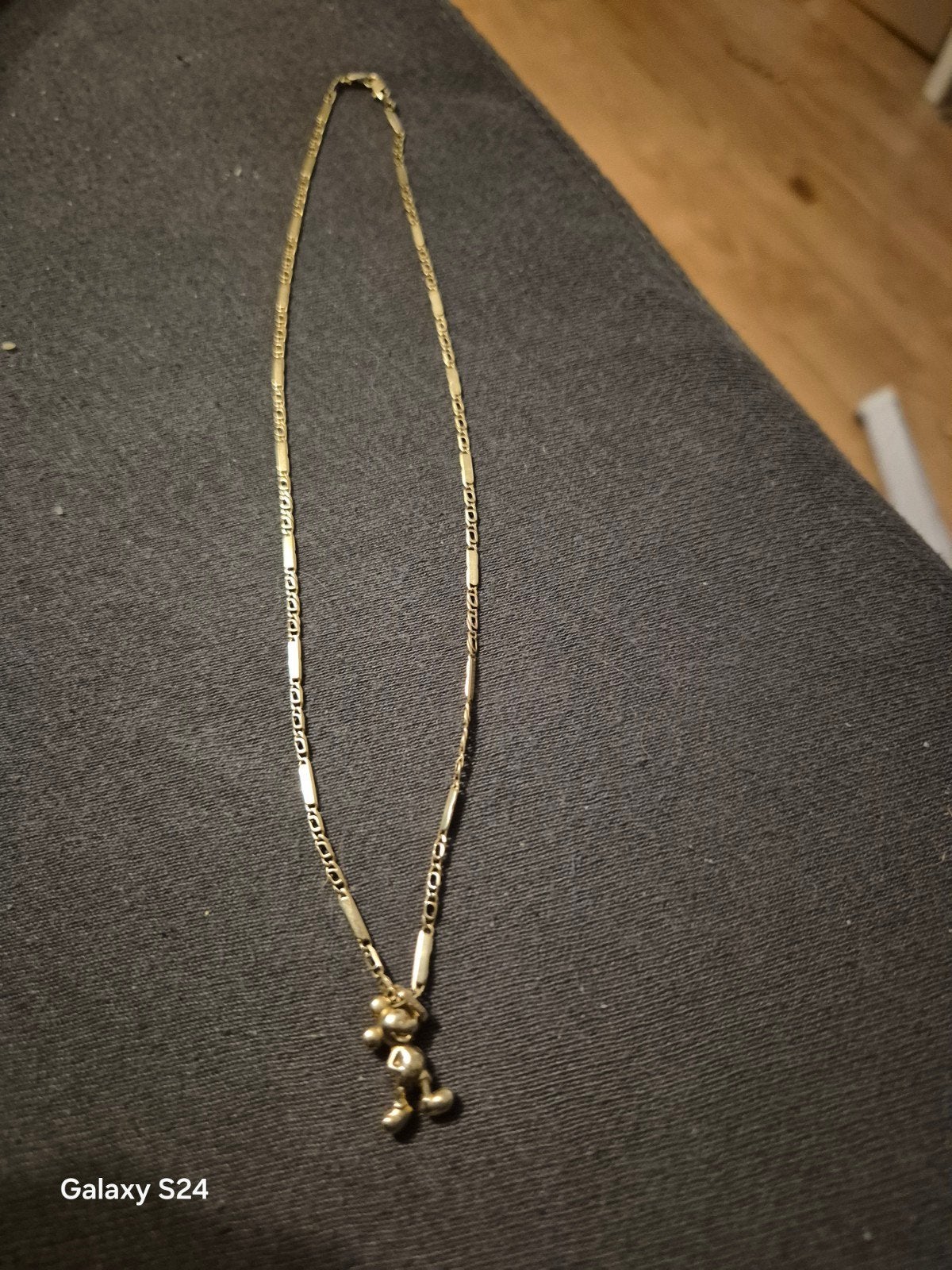 Gouden ketting met hanger in de vorm van een beer, Met hanger, Gebruikt, Ophalen of Verzenden, Goud