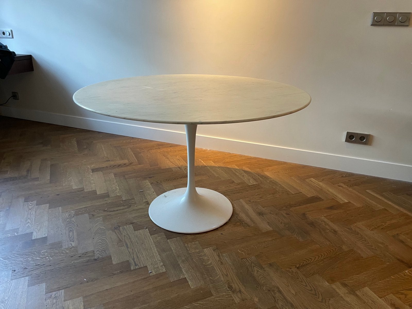 Knoll Saarinen tafel met marmeren blad rond 120cm, Ophalen, Gebruikt