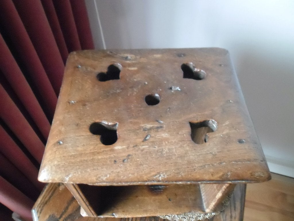 Antieke Houten Voetenstoof met Hartjesuitsparingen, Ophalen of Verzenden