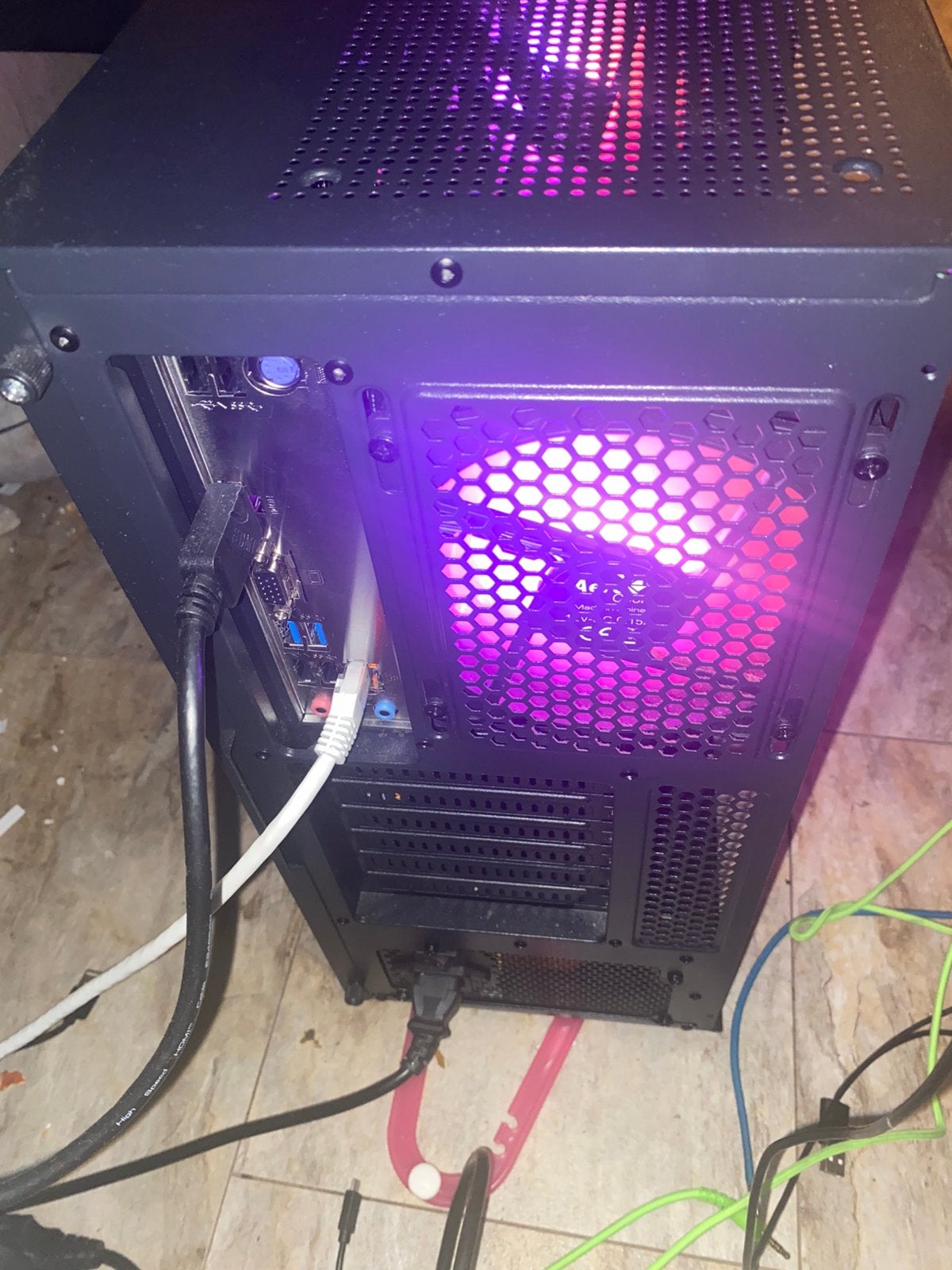 Desktop RGB PC Budget (Ethernet only), Computers en Software, Ophalen, Zo goed als nieuw