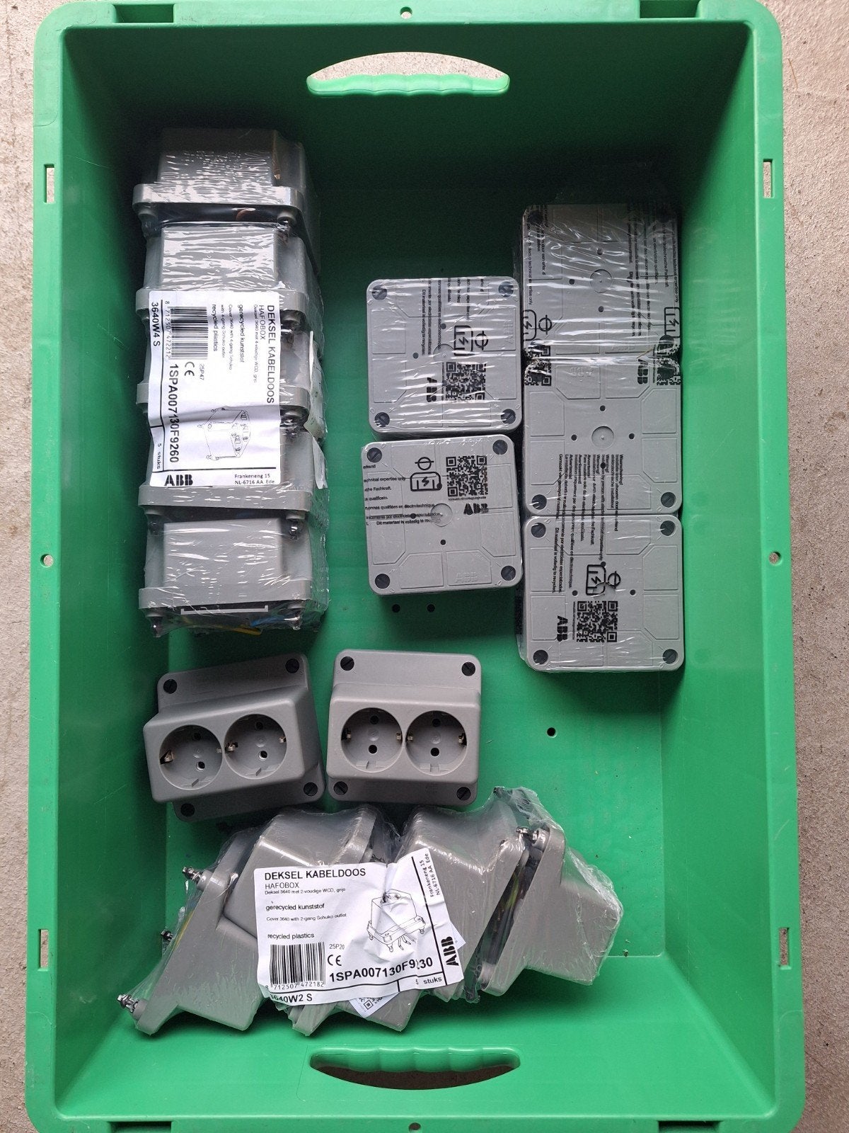 ABB Hafobox lasdozen & WCD deksels 2/4 voudig.
- Lasdoos com, Ophalen of Verzenden, Nieuw, Stopcontact