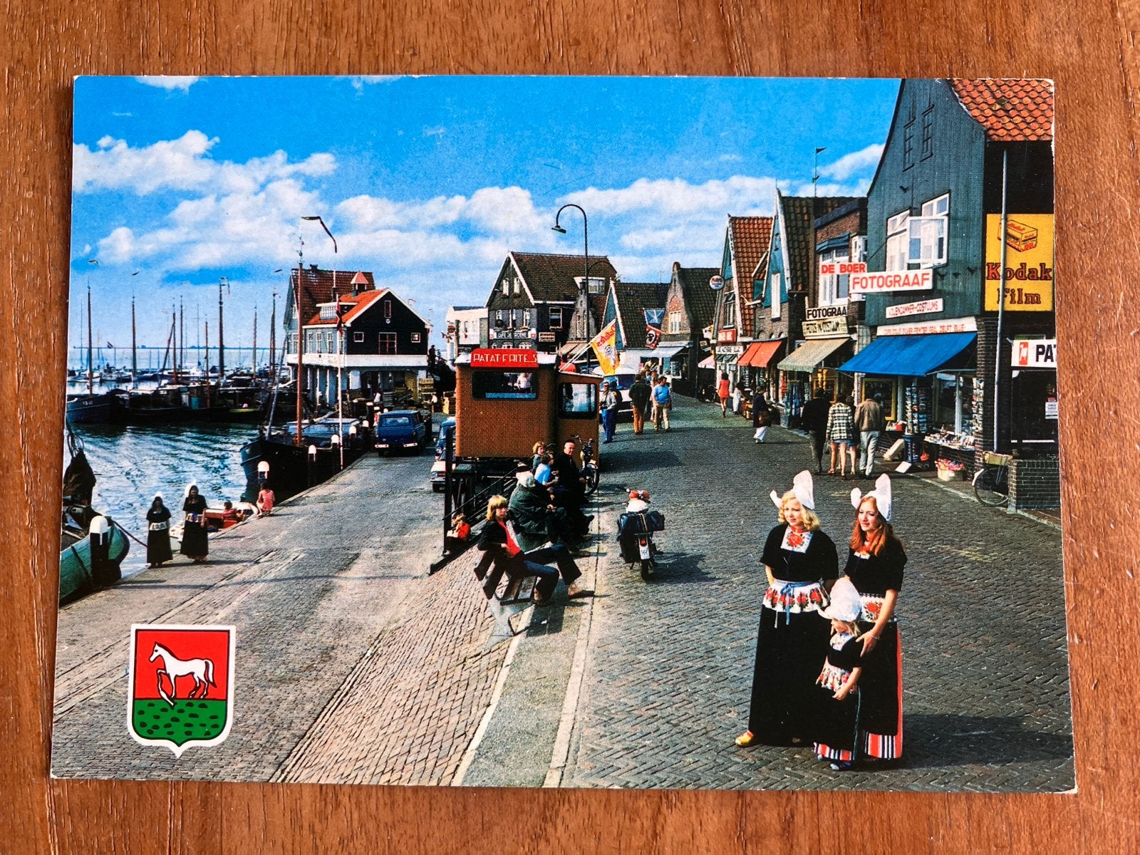 Vintage Ansichtkaart Volendam - Haven en Klederdracht, Verzamelen, Ophalen of Verzenden, 1960 tot 1980, Gelopen, Noord-Holland