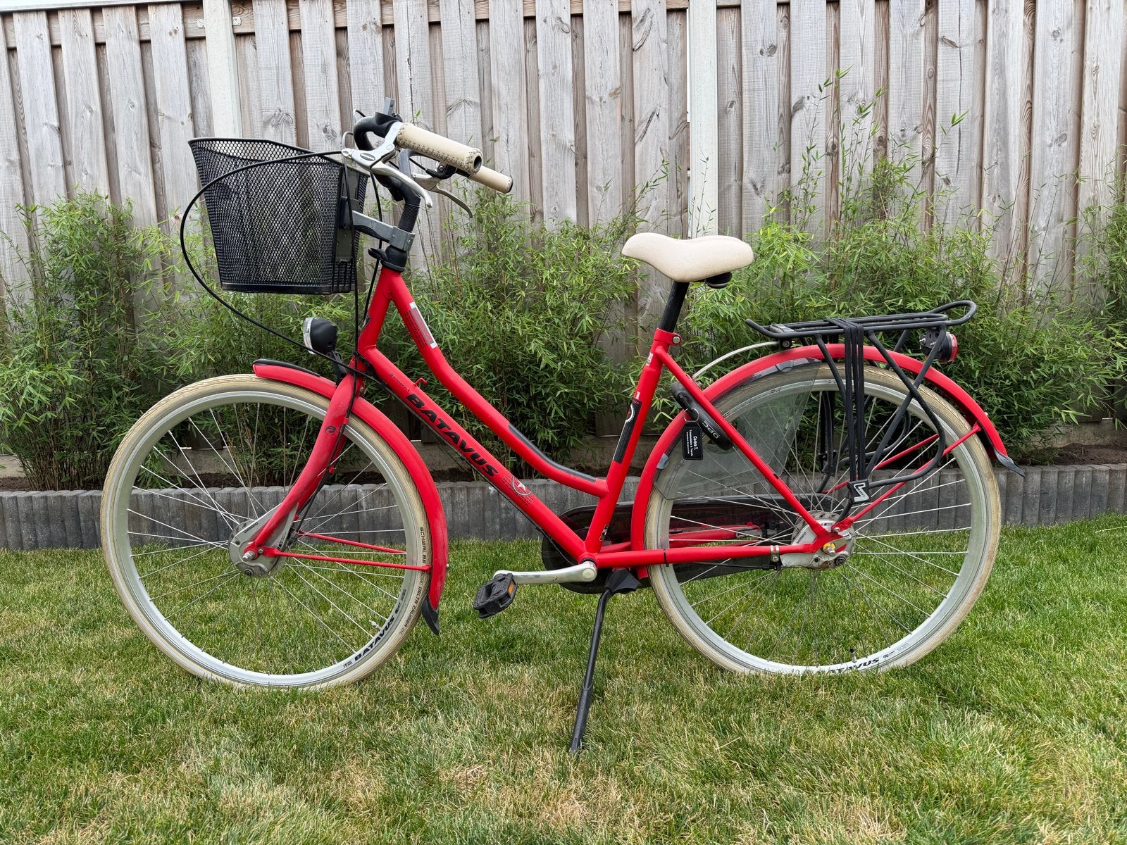 Batavus stadsfiets rood met mandje framemaat 49, Fietsen en Brommers, Fietsen | Dames | Damesfietsen, Ophalen, Gebruikt, 47 tot 50 cm