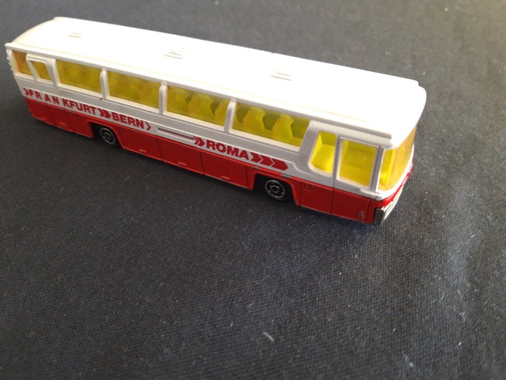 Majorette Neoplan touringcar rood – wit H0 1:87 Majorette, Ophalen of Verzenden, Gebruikt, Bus of Vrachtwagen, Majorette