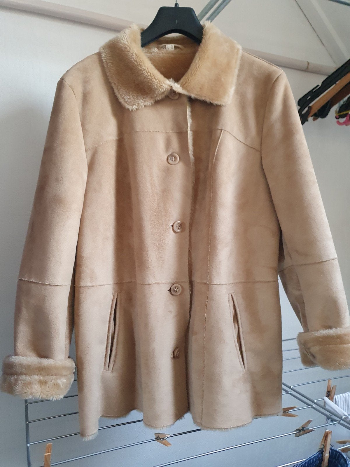 Lammy Coat van imitatie-stof, Beige, maat 42
kleur beige
V, Concept, Beige, Maat 42/44 (L), Ophalen of Verzenden