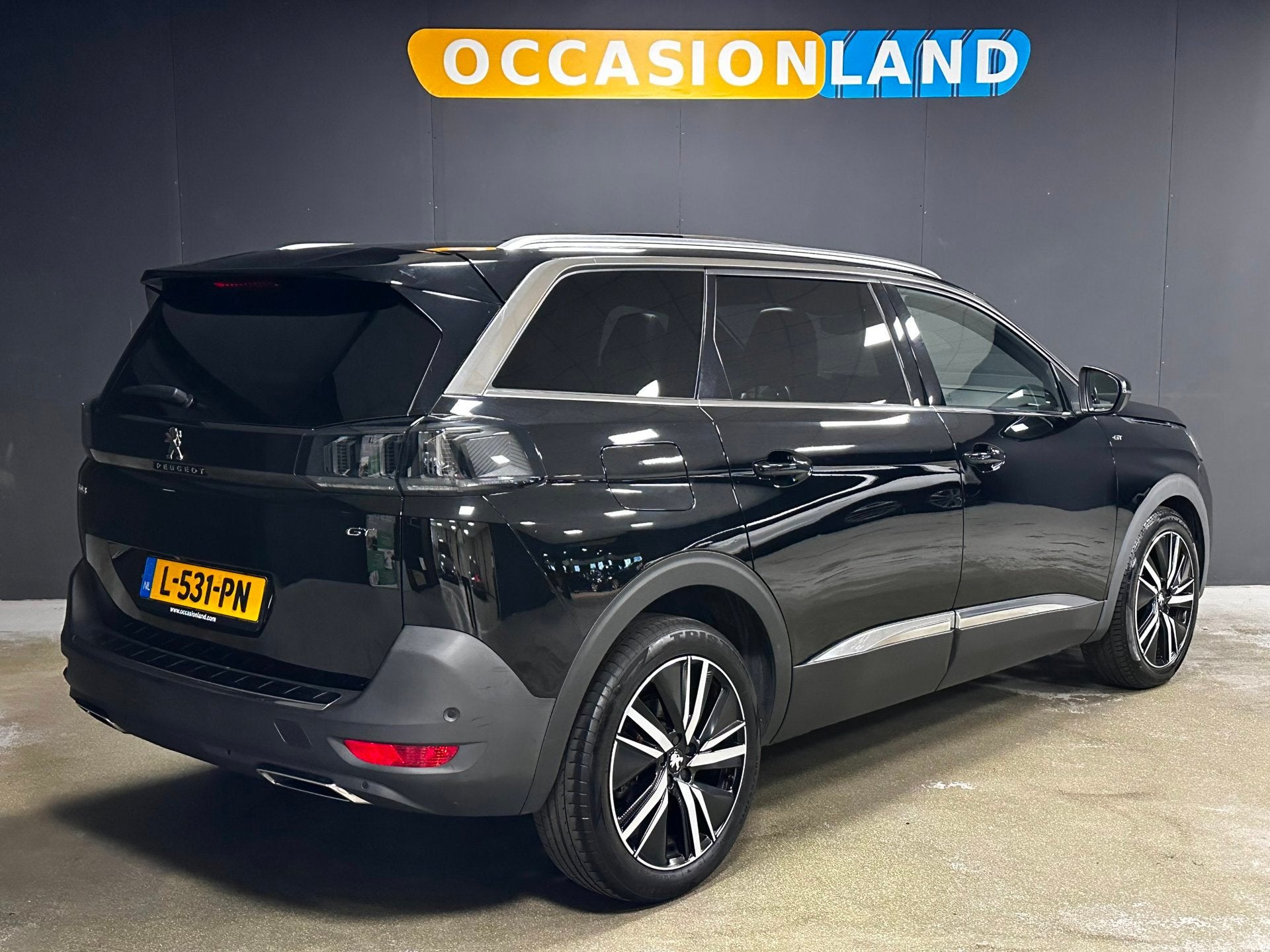 Peugeot 5008 1.6 PureTech Blue Lease GT|PANO|FOCAL|LED|SFEER, 4 cilinders, 181 pk, 7 stoelen, Zwart