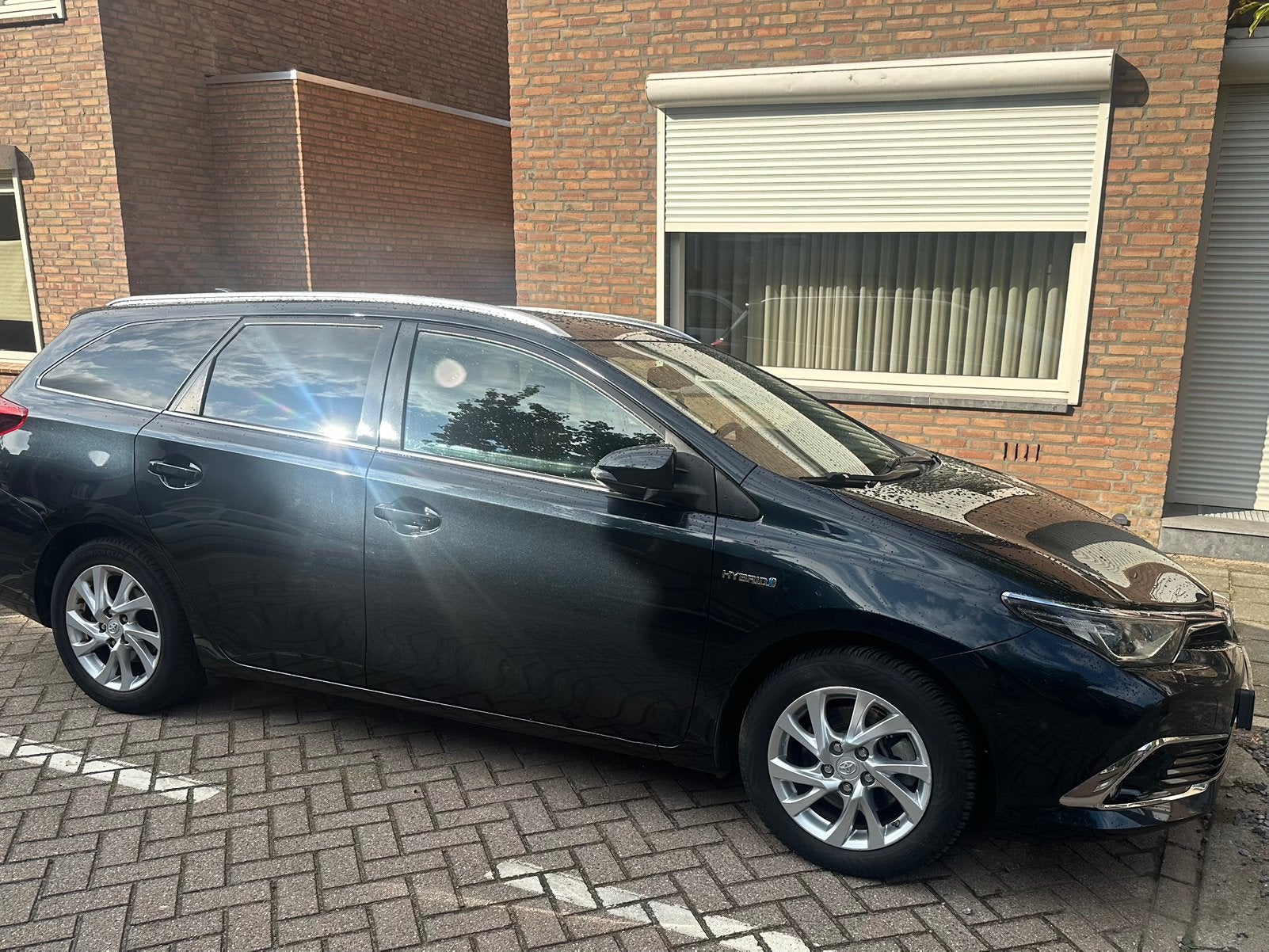 Toyota Auris 1.8 Hybrid Lease Pro Zwart, Auto's, Toyota, 28 km/l, Zwart, 345 kg, Leder en Stof
