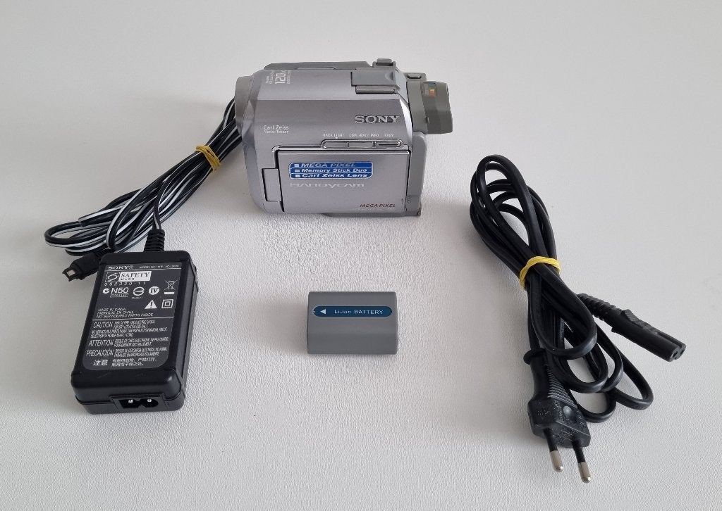 Sony DCR-HC40E MiniDV Digital Video Camera Camcorder, Mini dv, Gebruikt, Ophalen of Verzenden, 8 tot 20x