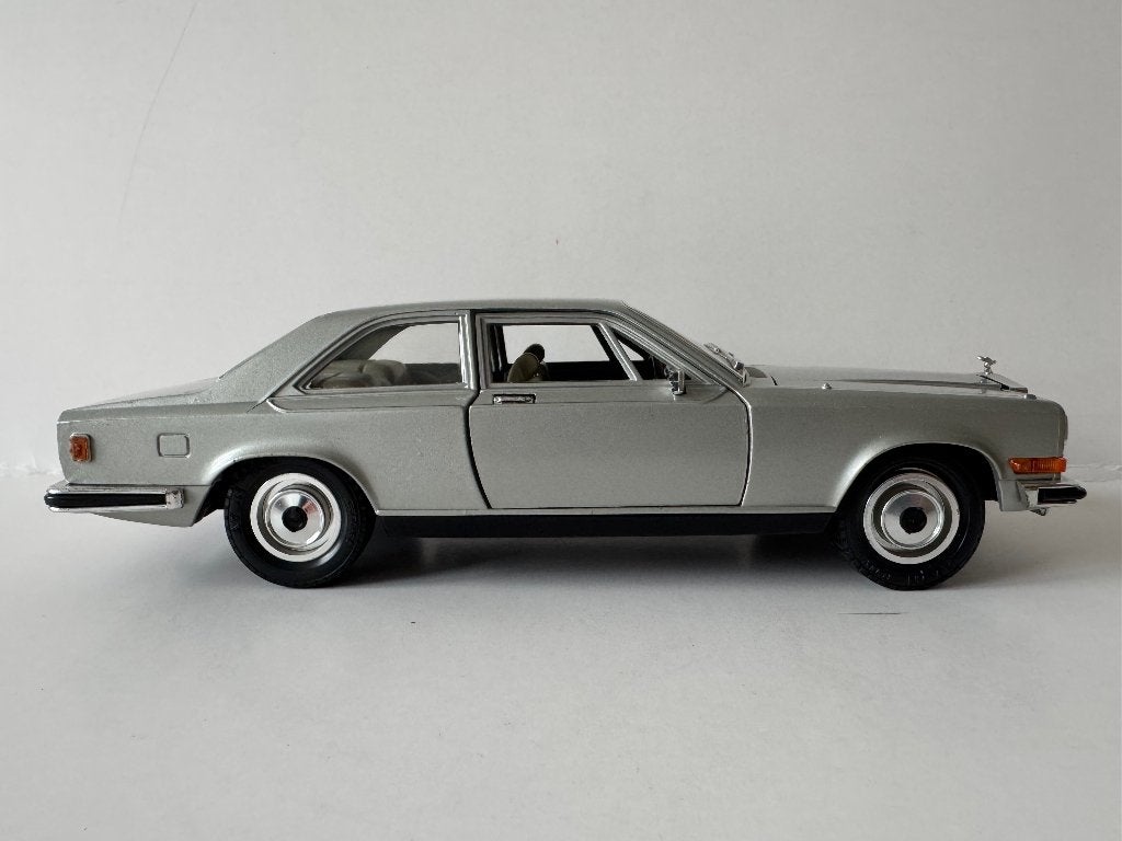Bburago: Rolls-Royce Camarque, 1975, 1:22, Ophalen, Zo goed als nieuw, Auto, Bburago