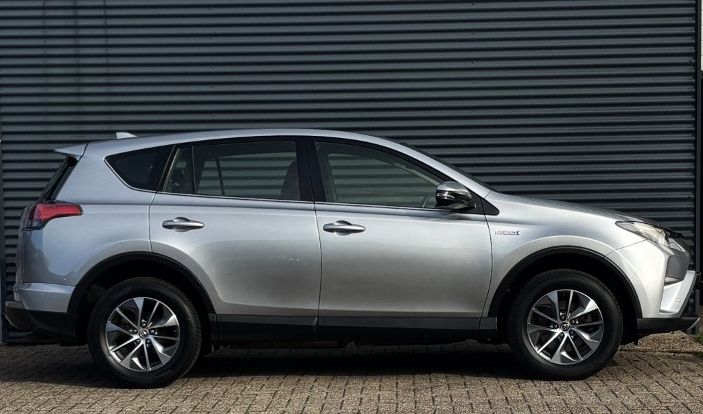 Toyota RAV4 2.5 VVT-i Hybrid 155pk 2WD Aut, Automaat, Stof, Gebruikt, 1650 kg