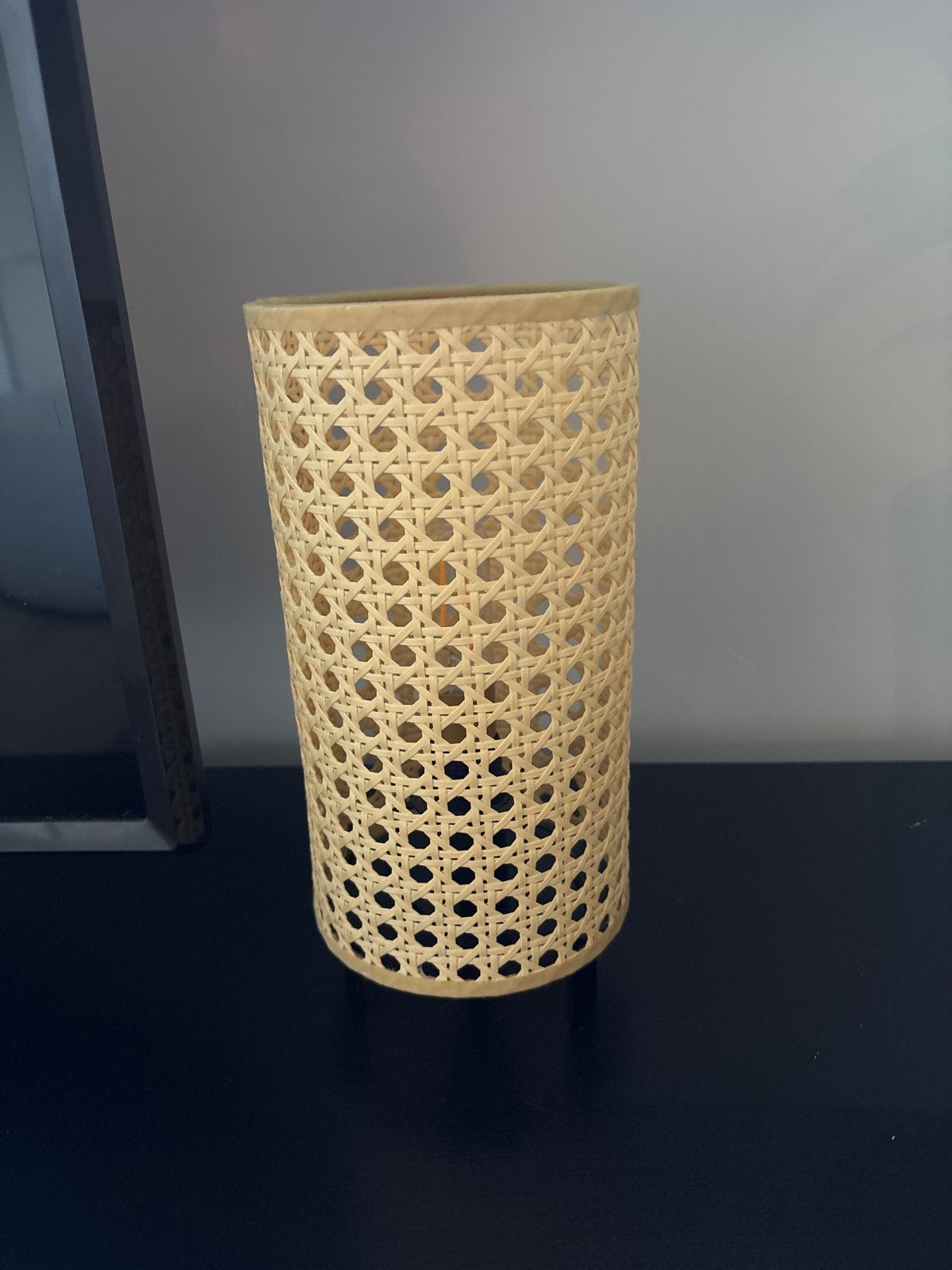 Twee zwarte IKEA lampjes met rotan kap, Ophalen, Gebruikt