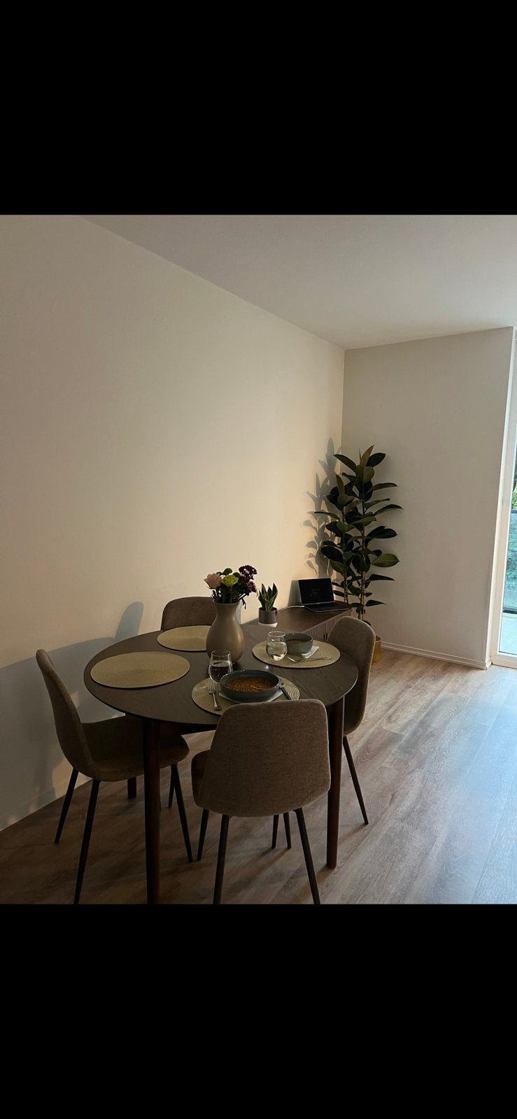 Jysk Dining Table - Dark oak, Ophalen, Rechthoekig, 50 tot 100 cm
