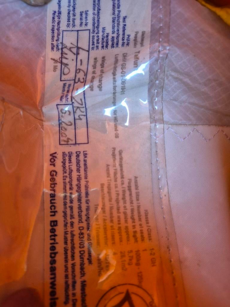 Wings of Change Taifun 28.1m2 oefenscherm +harnass, Sport en Fitness, Zweefvliegen en Paragliding, Ophalen of Verzenden, Gebruikt