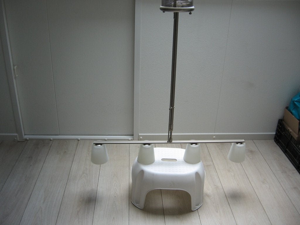 leuke hanglamp m 4 kelken v melkglas hxb 90 x 85 cm€12,50, Huis en Inrichting, Ophalen, Zo goed als nieuw, Glas