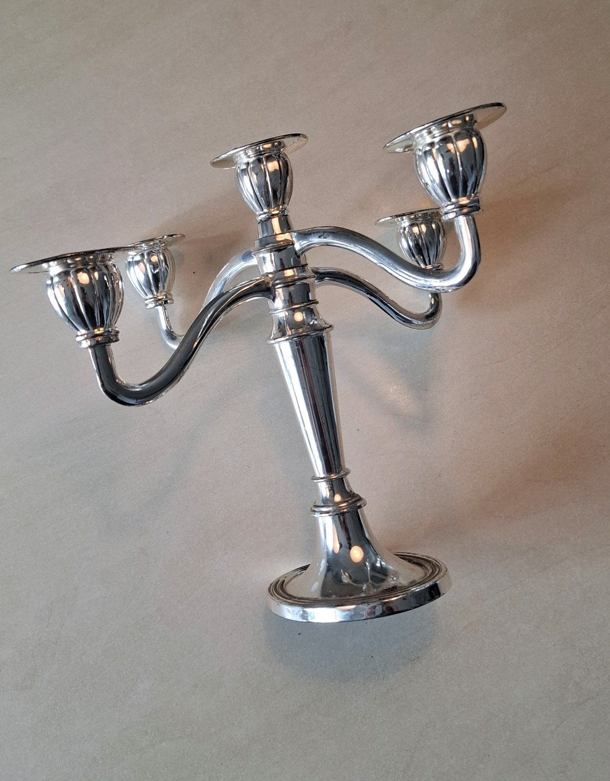 Zilverkleurige Kandelaar met Drie Armen, Antiek en Kunst, Ophalen of Verzenden, Overige materialen