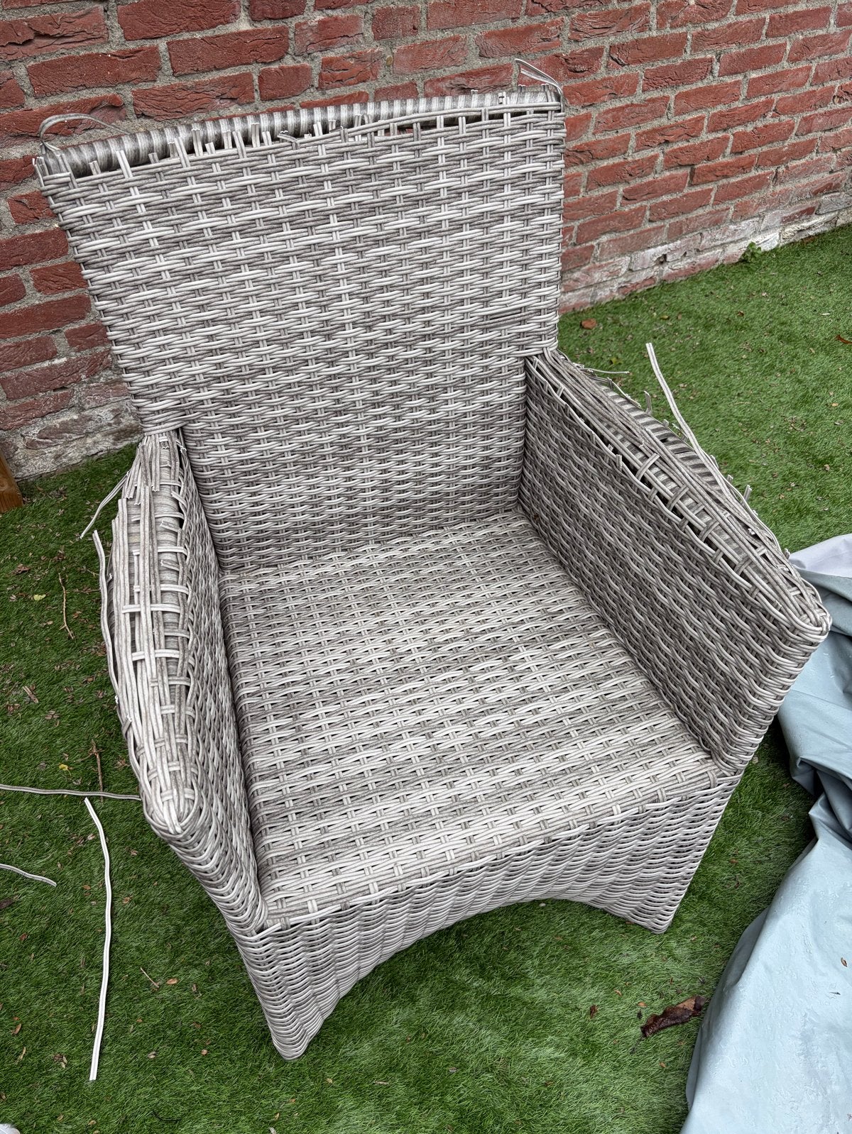 Wicker tuinstoel - Grijs (beschadigd), Ophalen, Gebruikt, Wicker