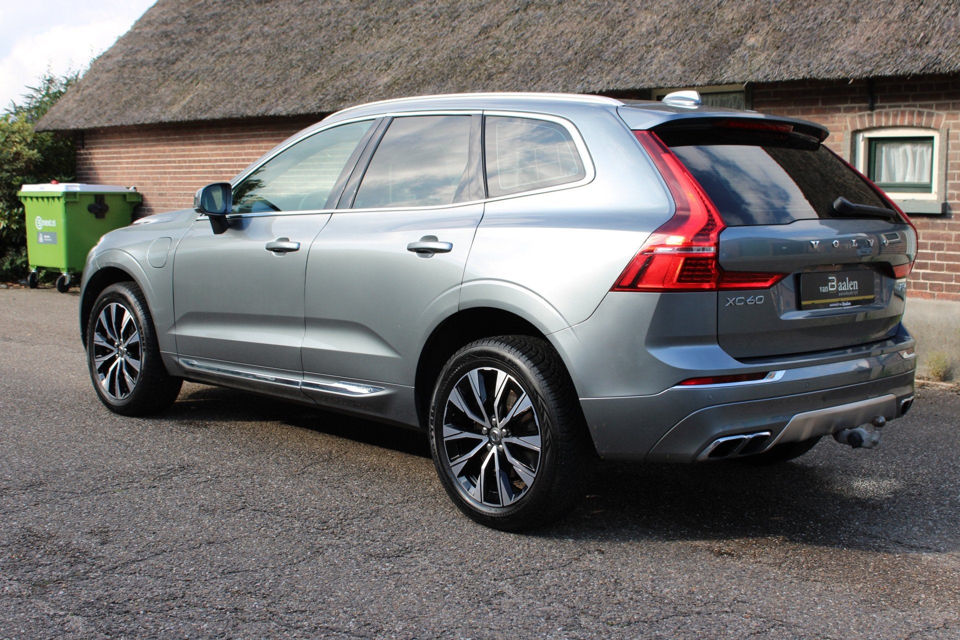 Volvo XC60 2.0 T8 Twin Engine AWD Inscription PANO B&W LUCHT, Automaat, Dealer onderhouden, Gebruikt, 320 pk