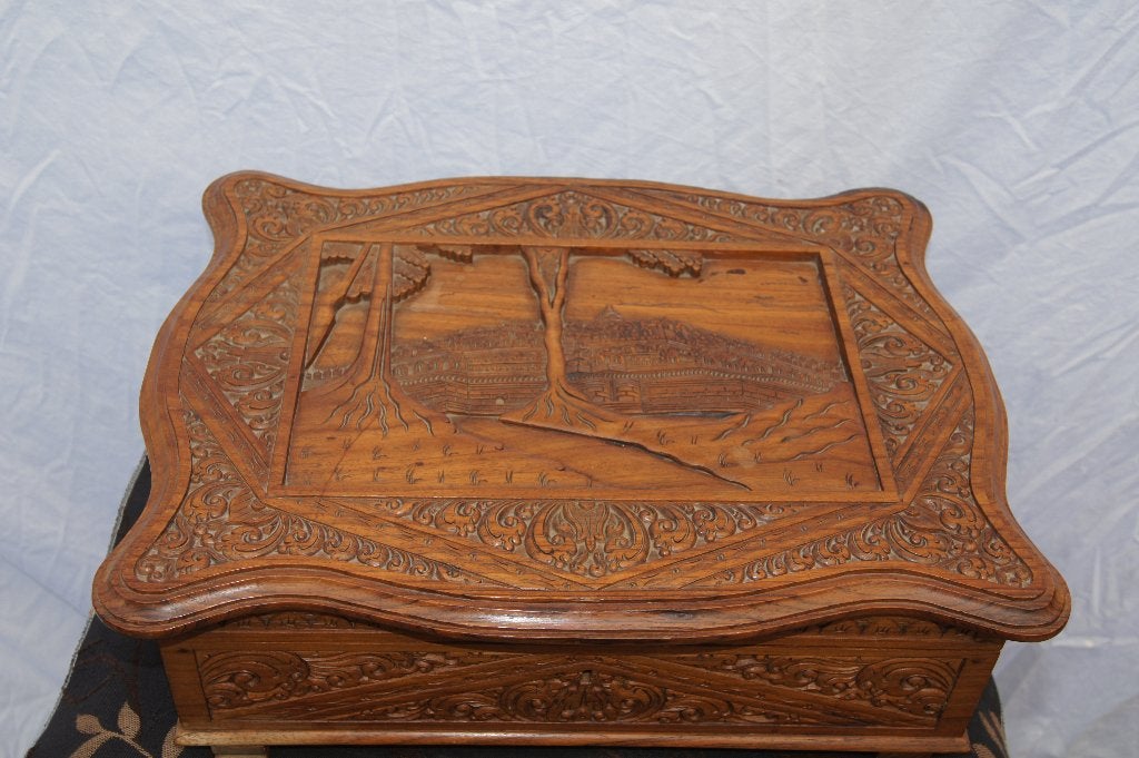 Prachtig handgesneden houten kistje, Antiek en Kunst, Ophalen of Verzenden, Hout, Houtsnijwerk