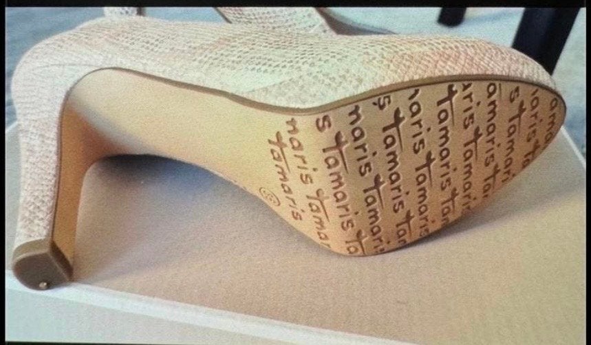 Nieuwe Tamaris pumps met slangenprint, Ophalen of Verzenden, Nieuw, Beige, Pumps