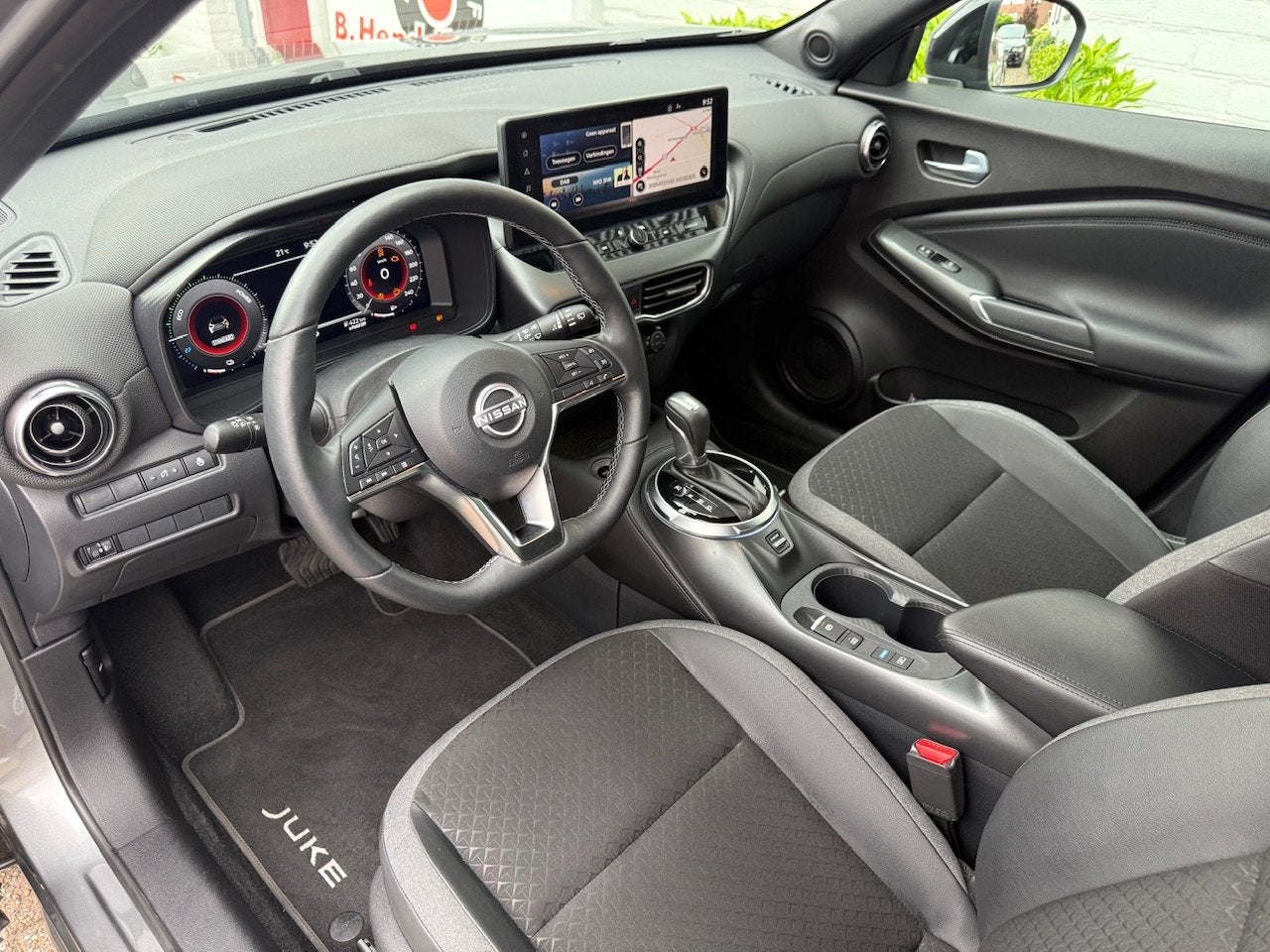 Nissan Juke Hybrid 143pk N-Design/ Apple Carplay/ Camera ach, Auto's, Dealer onderhouden, Stof, Gebruikt, Origineel Nederlands