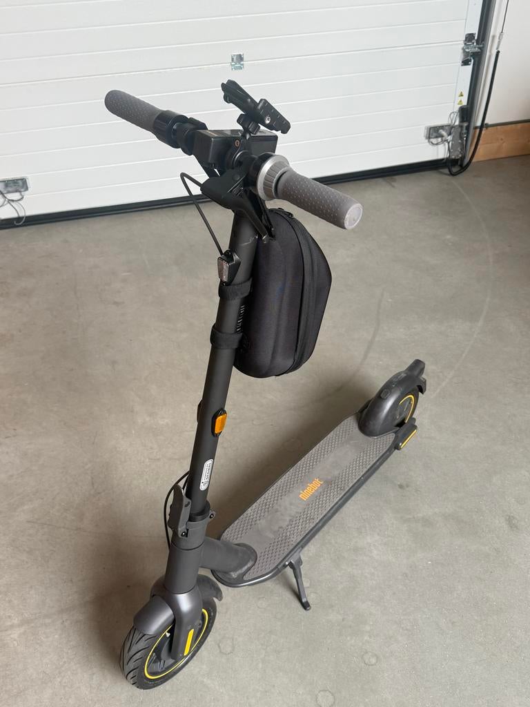 Ninebot Kickscooter MAX - Gebruikt, banden te vervangen, Ophalen of Verzenden, Gebruikt, Elektrische step (E-scooter)