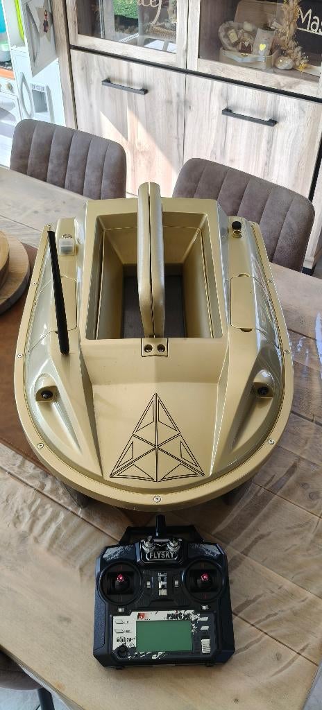 Omgebouwde Prisma 3 voerboot + ingebouwde chirp+, Watersport en Boten, Hengelsport | Karpervissen, Nieuw, Overige typen, Ophalen