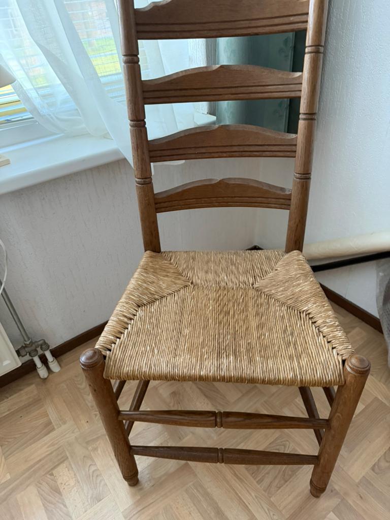 2 stoelen, Ophalen
