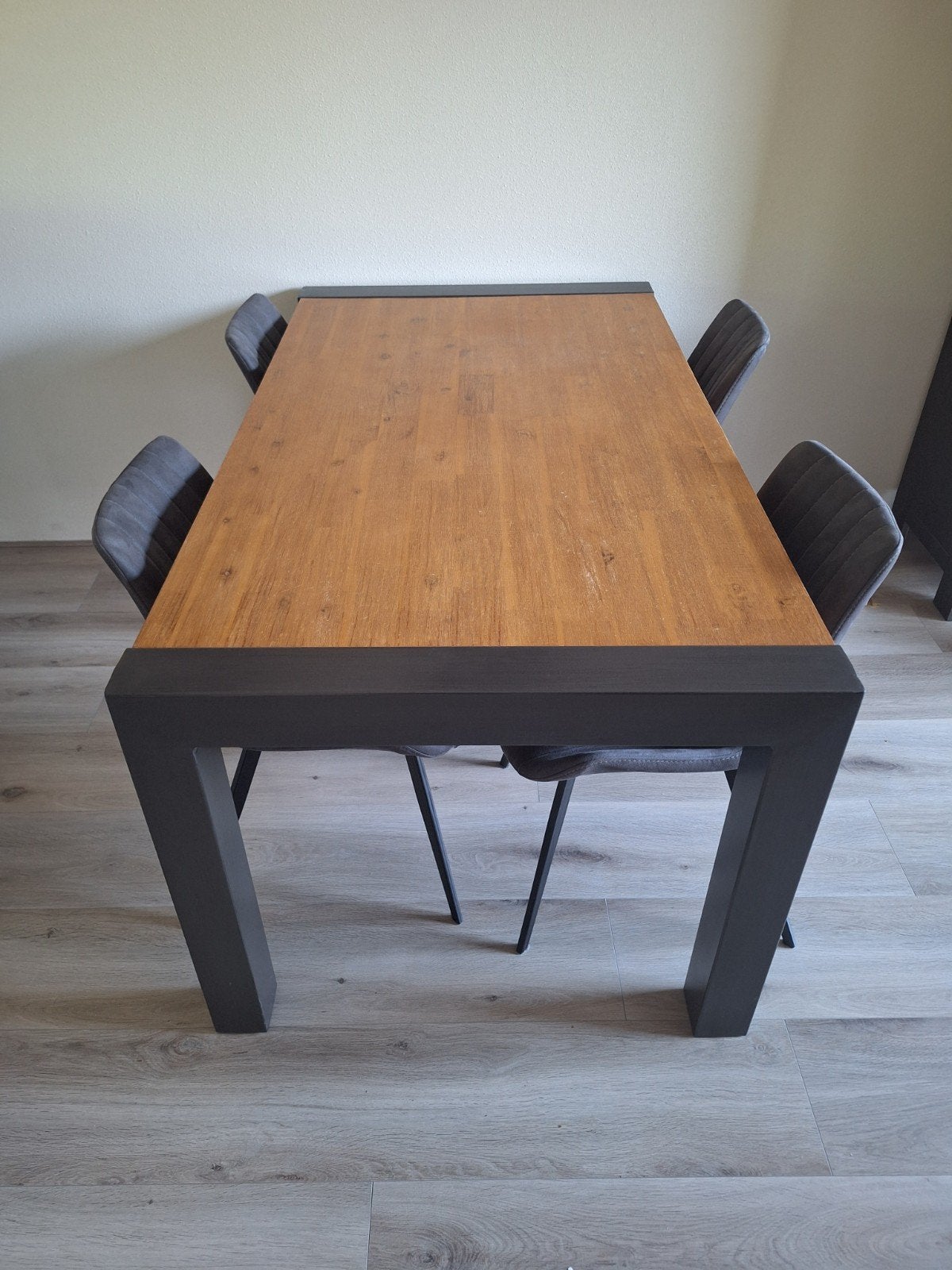 Uitschuifbare eettafel met 4 suède stoelen, Ophalen, Gebruikt, 50 tot 100 cm, Overige houtsoorten