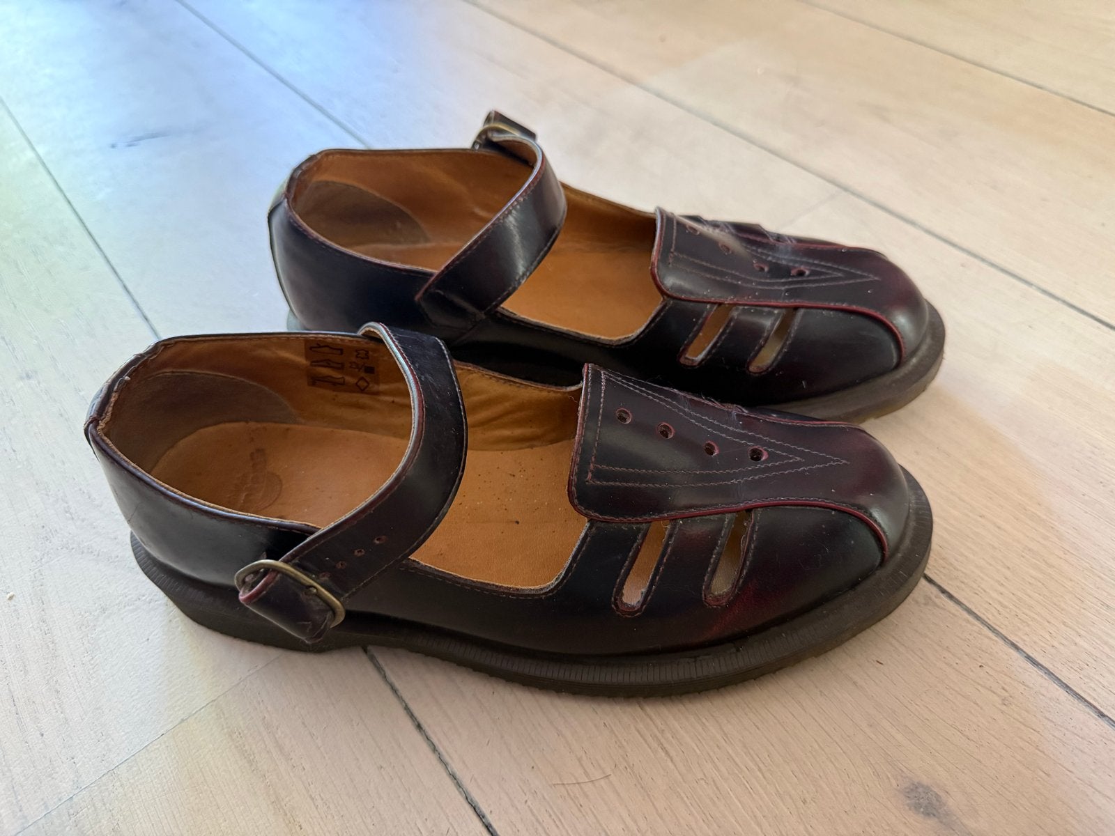 Dr. Martens Deardra EU 38 Cherry Red -  Mary Jane shoes, Ophalen of Verzenden, Zo goed als nieuw, Rood