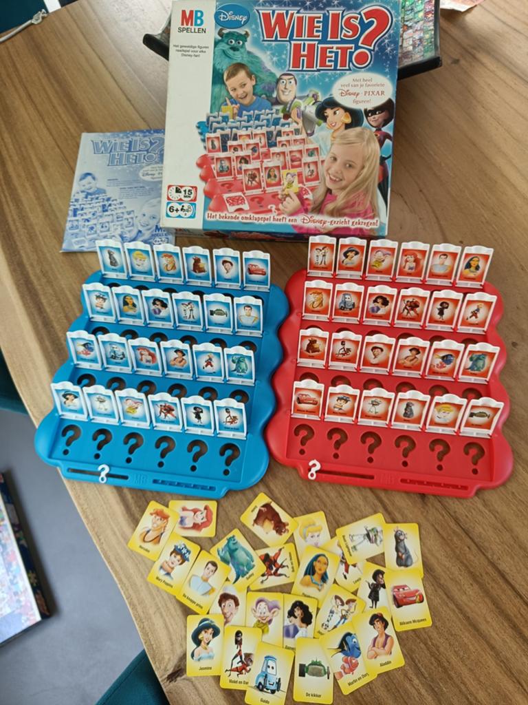 Wie is het? Disney editie - MB Spellen, Hobby en Vrije tijd, Gezelschapsspellen | Bordspellen, Een of twee spelers, Ophalen of Verzenden