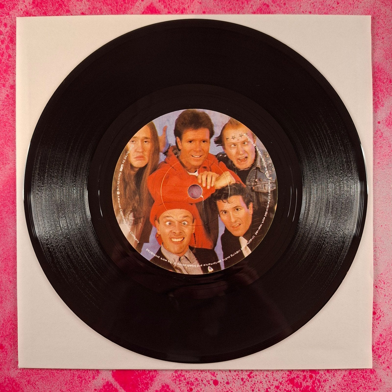 The Young Ones and Cliff Richard Livin Doll single.   Star45, Gebruikt, 7 inch, Pop, Overige typen