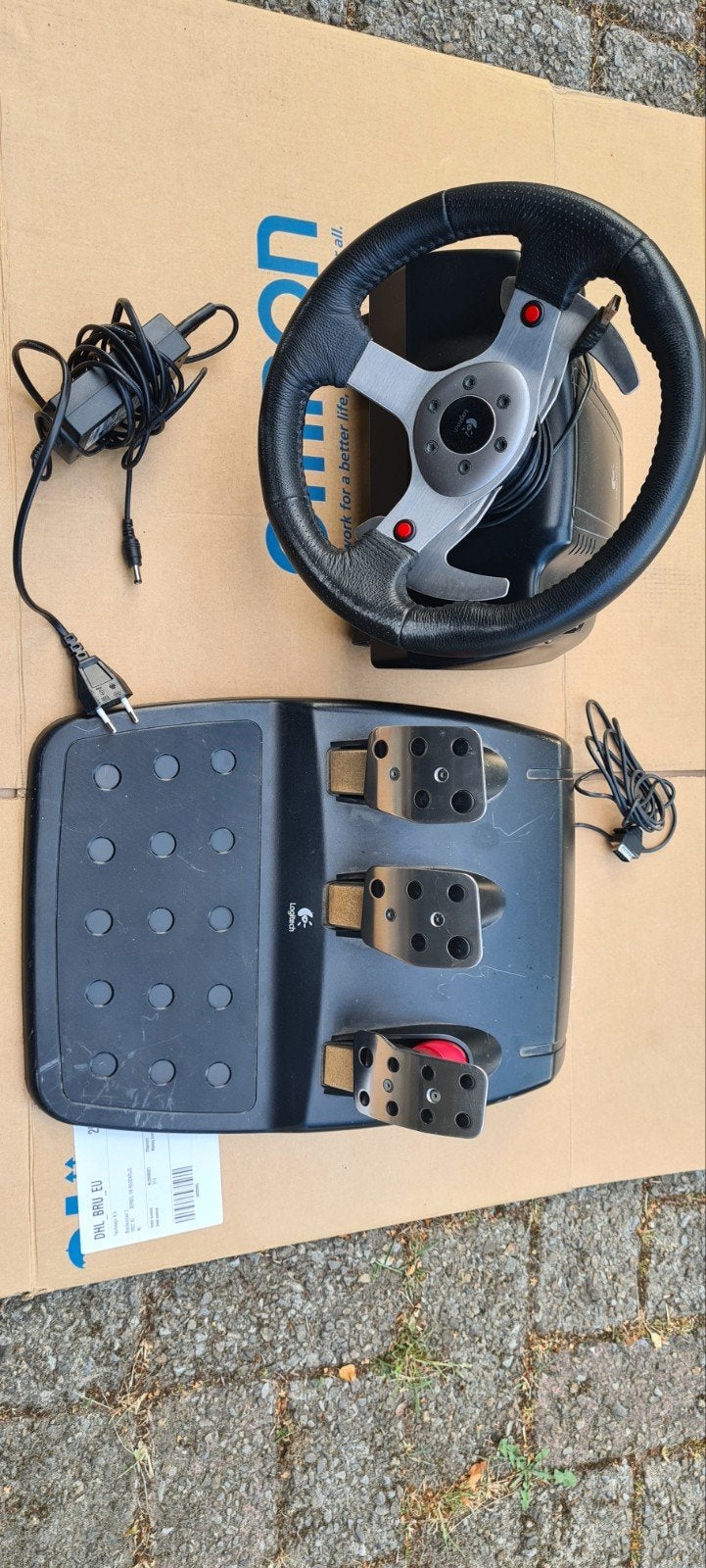Logitech G25 Racing Wheel met pedalen, Spelcomputers en Games, Spelcomputers | Overige Accessoires, Racestuur, Gebruikt, Force feedback