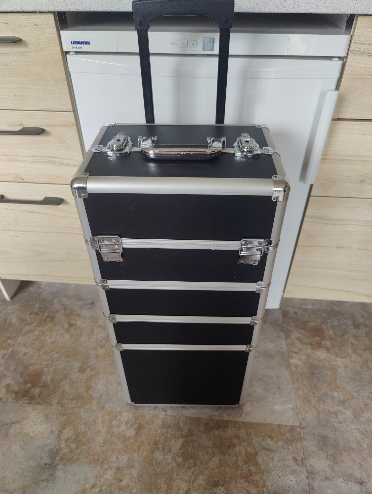 Manicure koffer op wielen zeer netjes, Ophalen, Gebruikt, Zwart, Hardcase