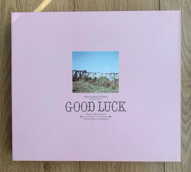 Good Luck - Boek en Parfum Set, Ophalen of Verzenden, Zo goed als nieuw, Europa overig