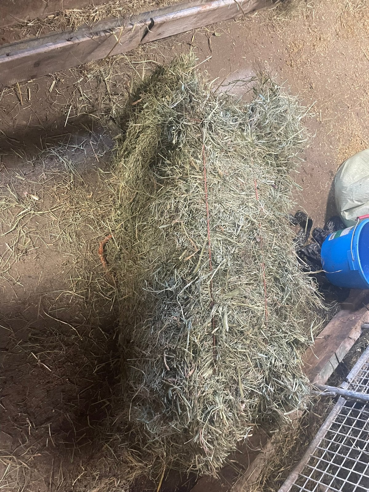Kleine pakjes hooi te koop, Ophalen of Verzenden, Vee