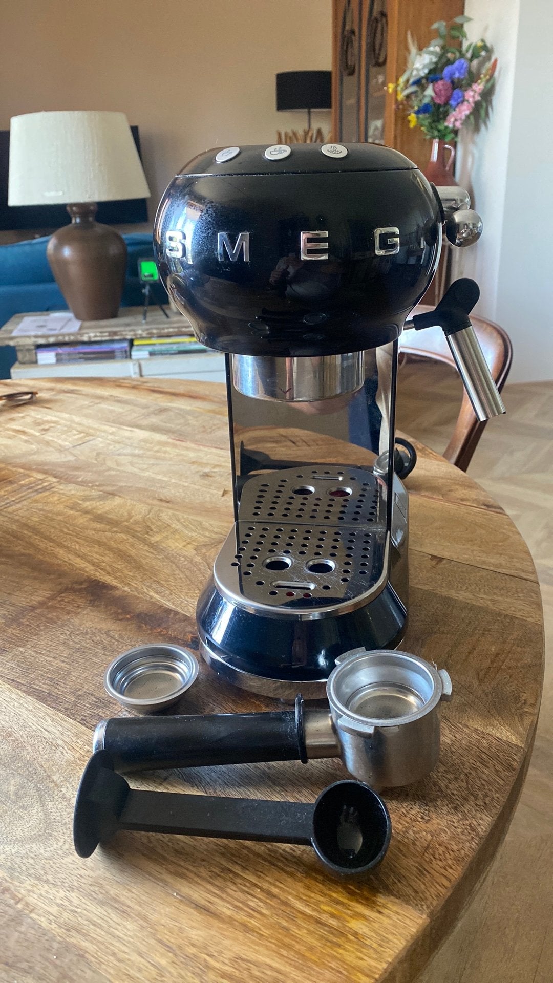 Nieuwe SMEG ECF01BL 50’s koffiezetmachine NOG NOOIT GEBRUIKT, Stoompijpje, Espresso apparaat, Gemalen koffie, Ophalen of Verzenden