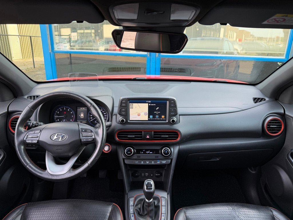 Hyundai Kona 1.0T Premium Full Option HUD Leder Camera Krell, Auto's, Hyundai, Voorwielaandrijving, Gebruikt, Zwart, Bedrijf