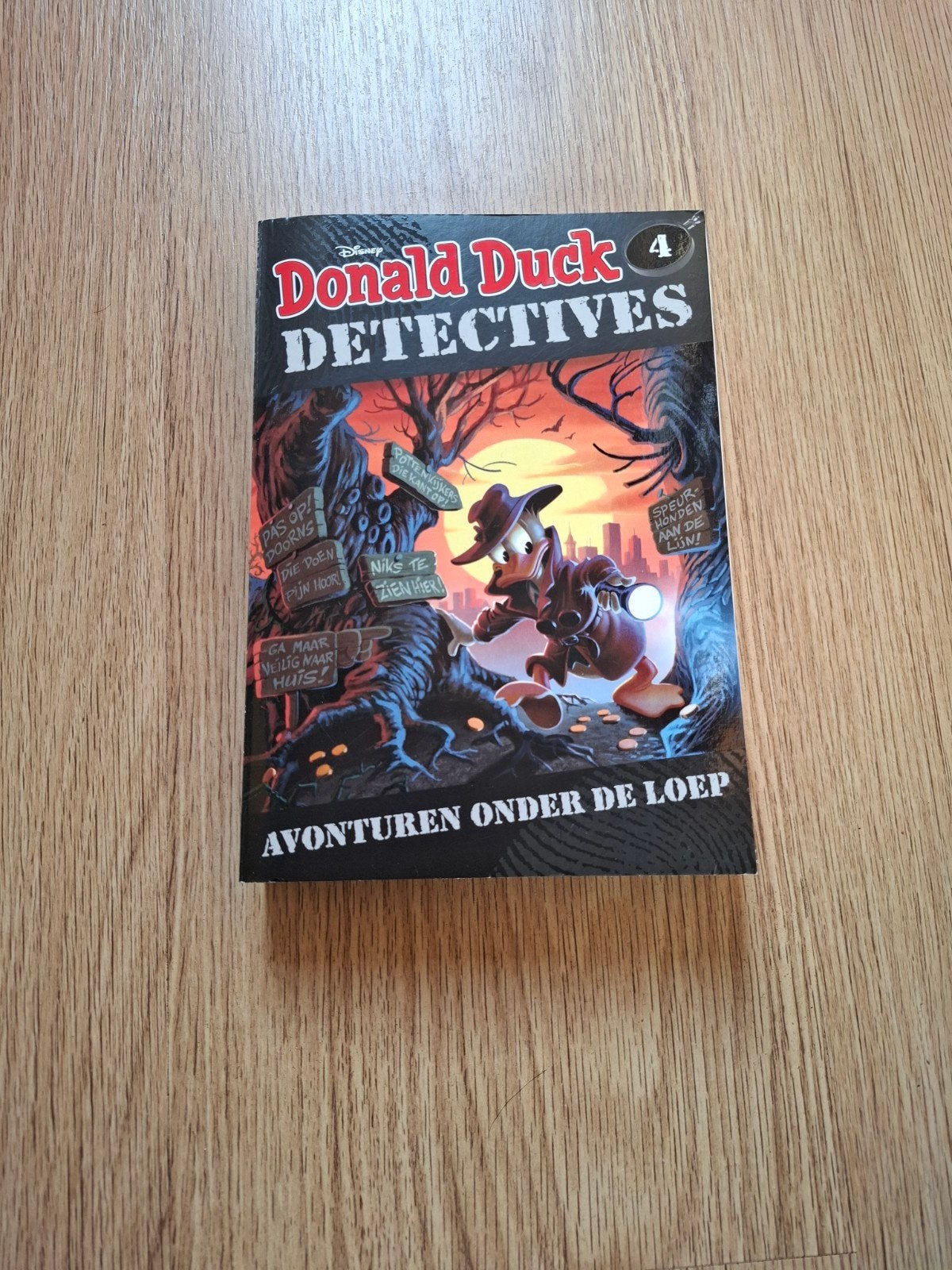 Donald Duck Detectives 4-zo goed als nieuw., Eén stripboek, Ophalen of Verzenden, Zo goed als nieuw, Disney