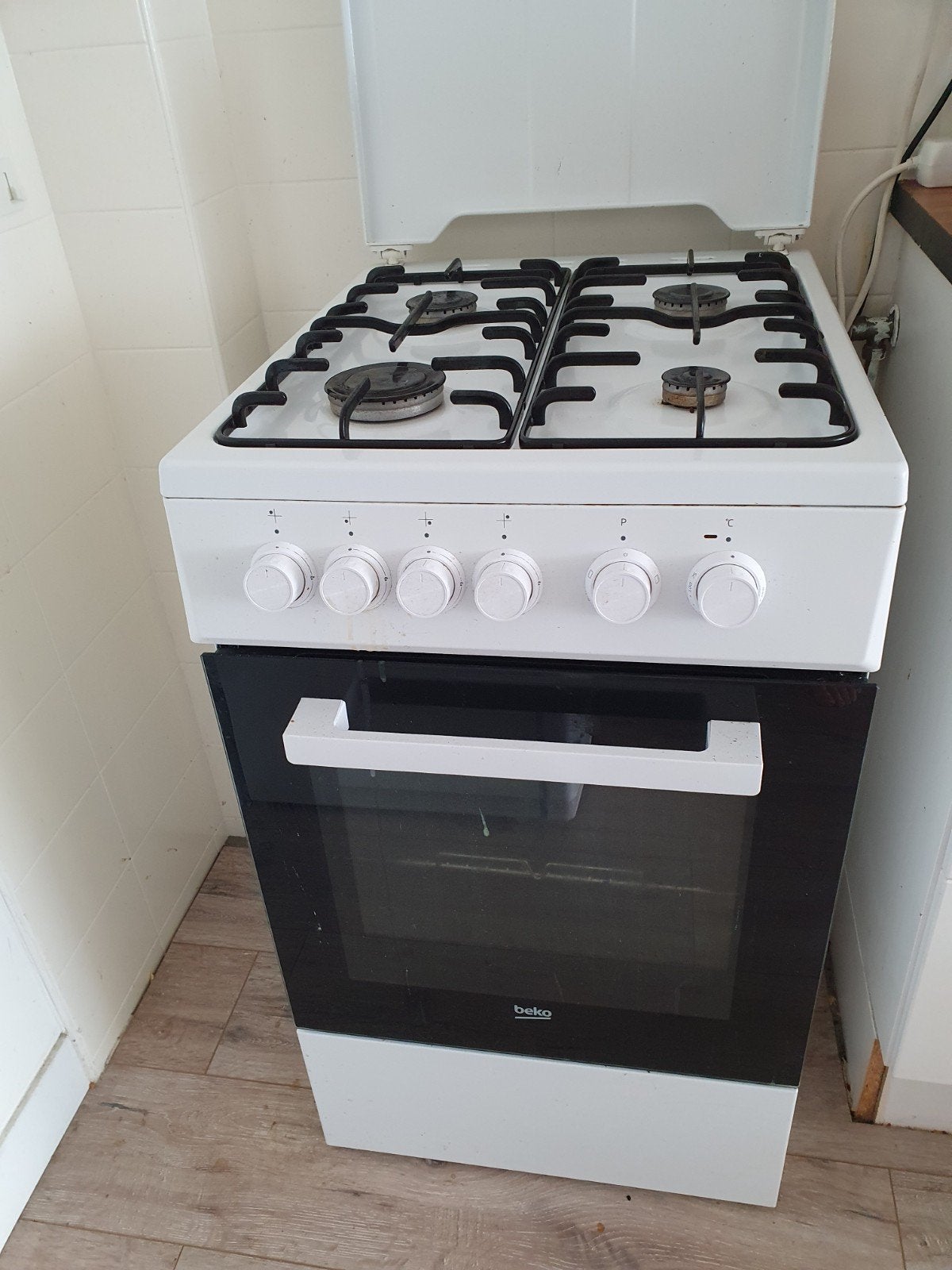 Beko Gasfornuis met Oven - 50 cm Breed, Ophalen, Gebruikt, 4 kookzones, Gas