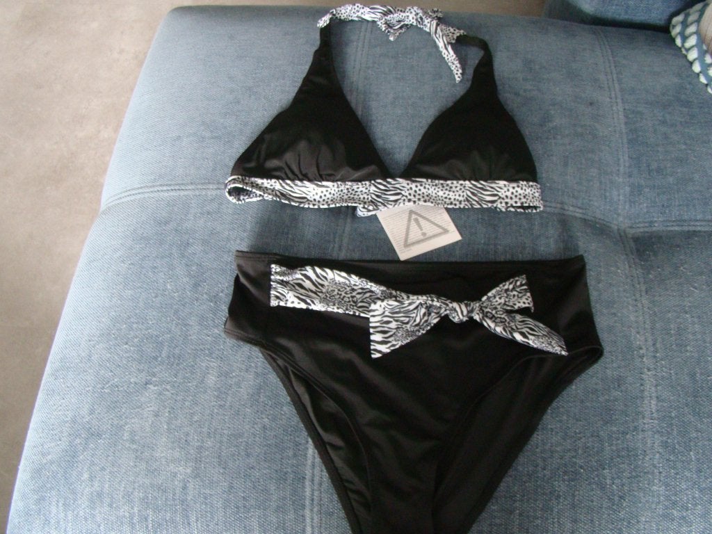 Bikini met leuke details / maat L / zwart / NIEUW, Zwart, Nieuw, Ophalen of Verzenden, Bikini