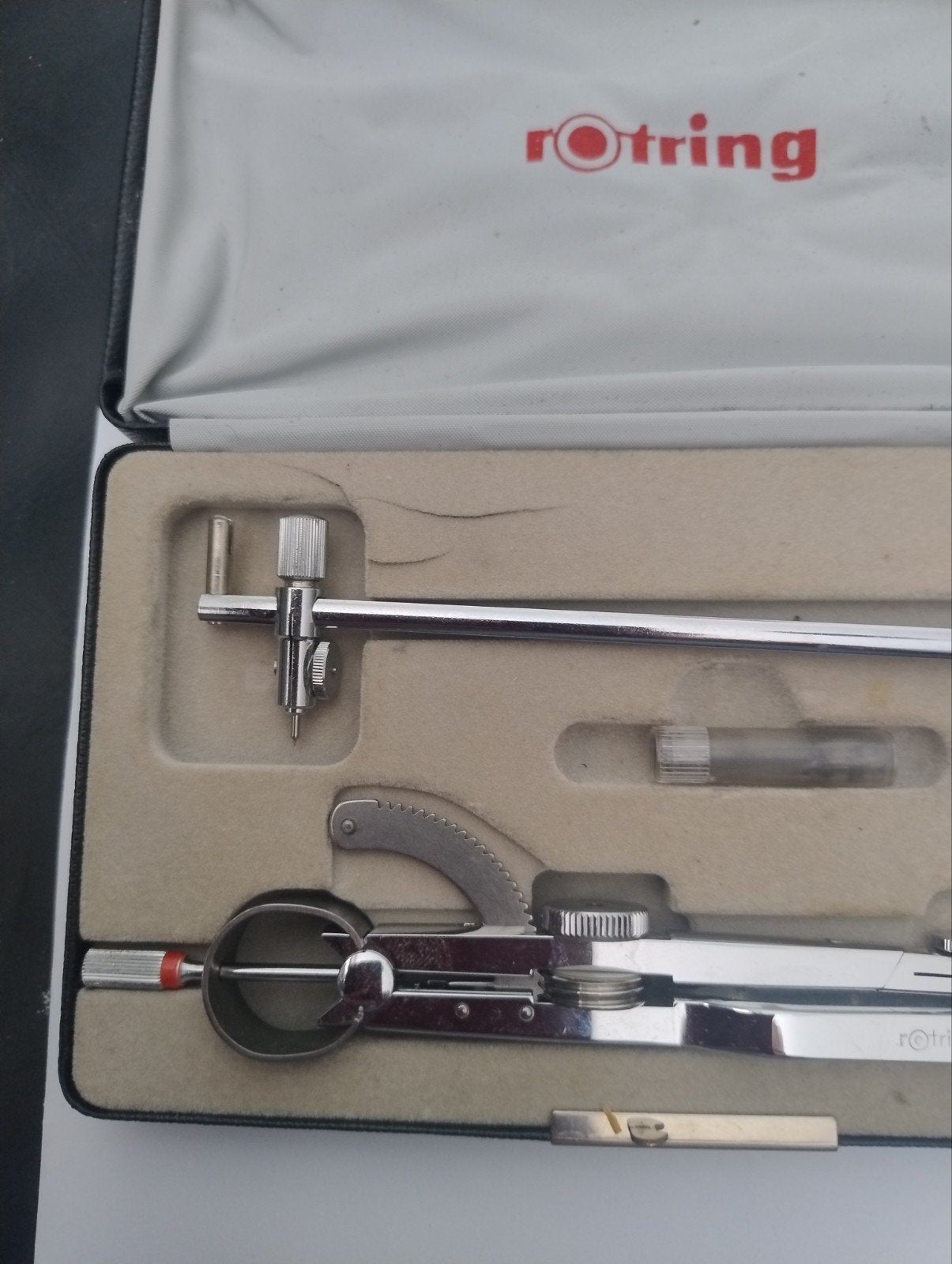 🔴 Rotring doosje met inhoud, Hobby en Vrije tijd, Tekenen, Ophalen of Verzenden