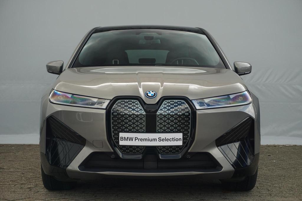 BMW iX M60 High Executive 112 kWh | Trekhaak / Parking Assis, Auto's, BMW, Automaat, Gebruikt, Met garantie (alle), 375 min