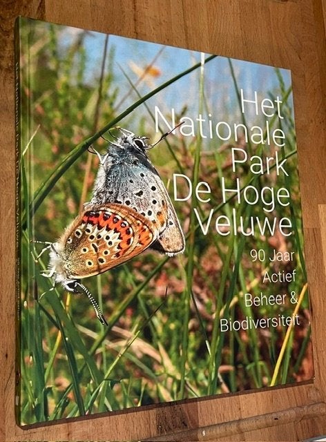 Het Nationaal Park DE HOGE VELUWE. 90 jr. Actief Beheer 2025, 20e eeuw of later, Diverse auteurs, Ophalen of Verzenden, Zo goed als nieuw