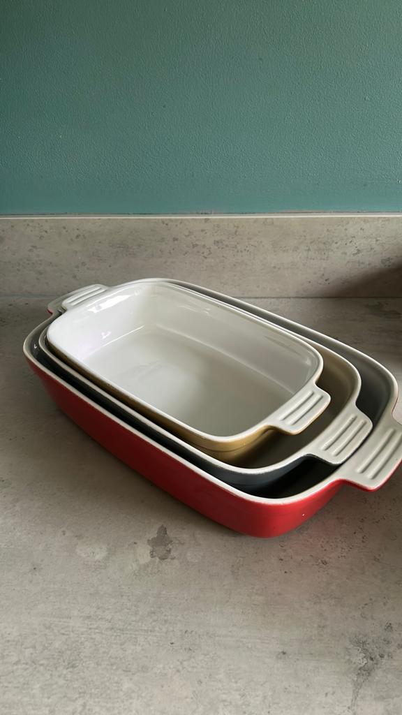 Set van 3 Ovenschalen - Keramiek in Rood, Grijs, Geel, Overige typen, Ophalen of Verzenden, Zo goed als nieuw, Steen/keramiek