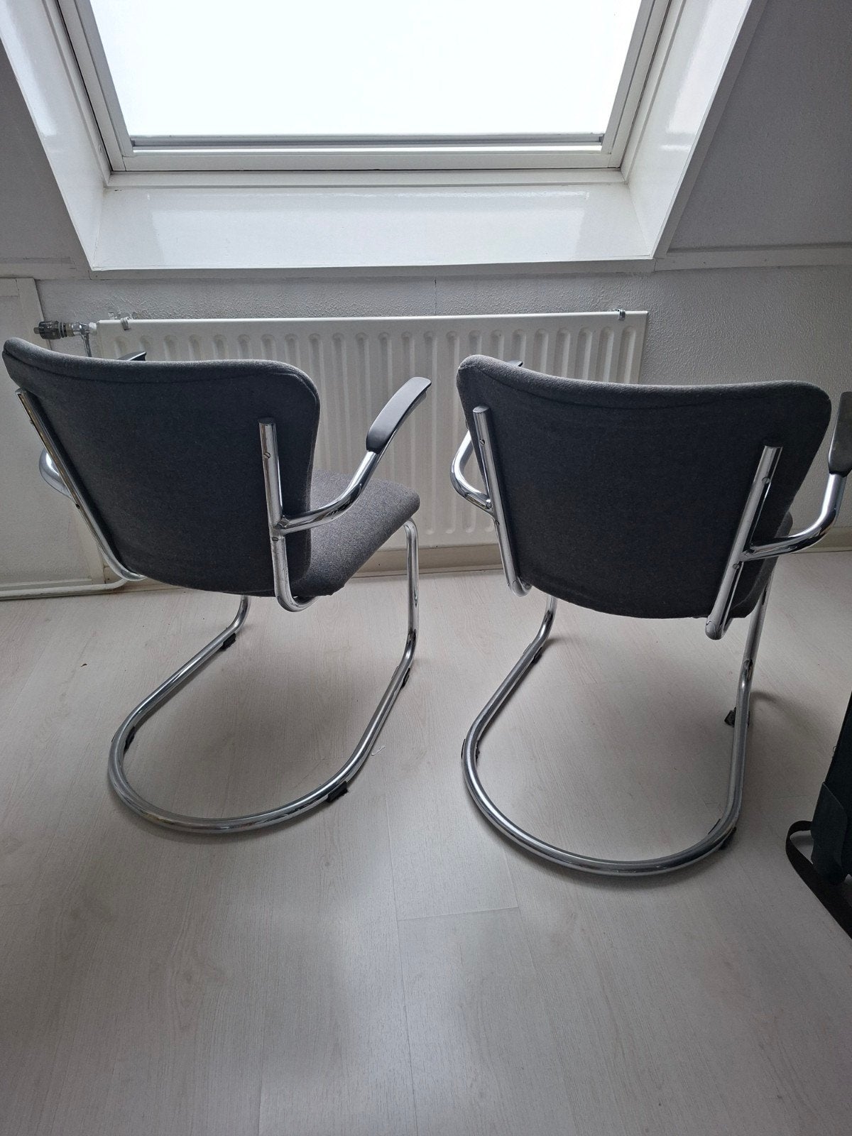 Twee fauteuils. Gispenstijl., Ophalen of Verzenden, Grijs, Stof, Twee