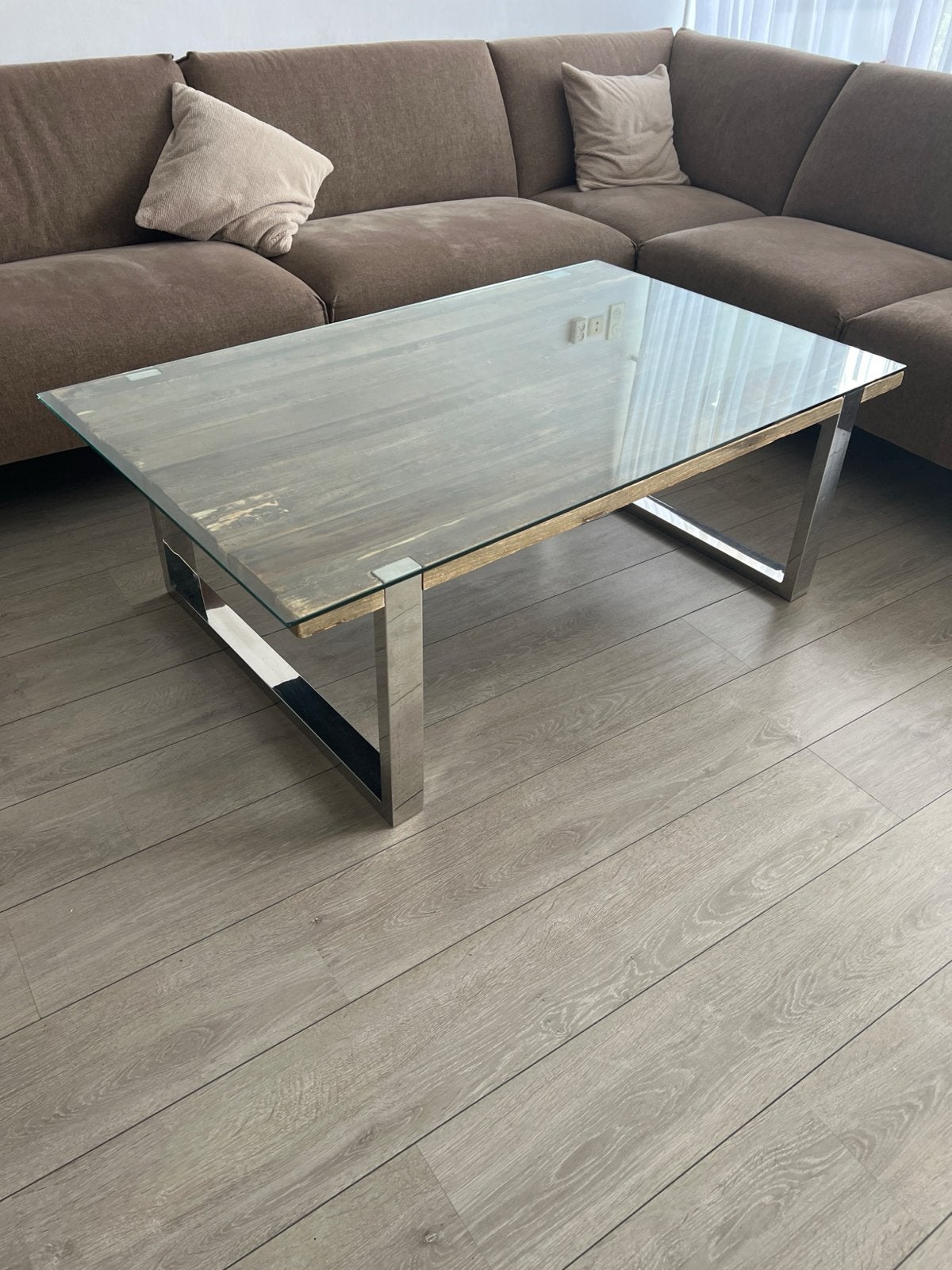 Salontafel met glazen blad en metalen onderstel, Huis en Inrichting, Ophalen, Gebruikt, 100 tot 150 cm, 50 tot 100 cm
